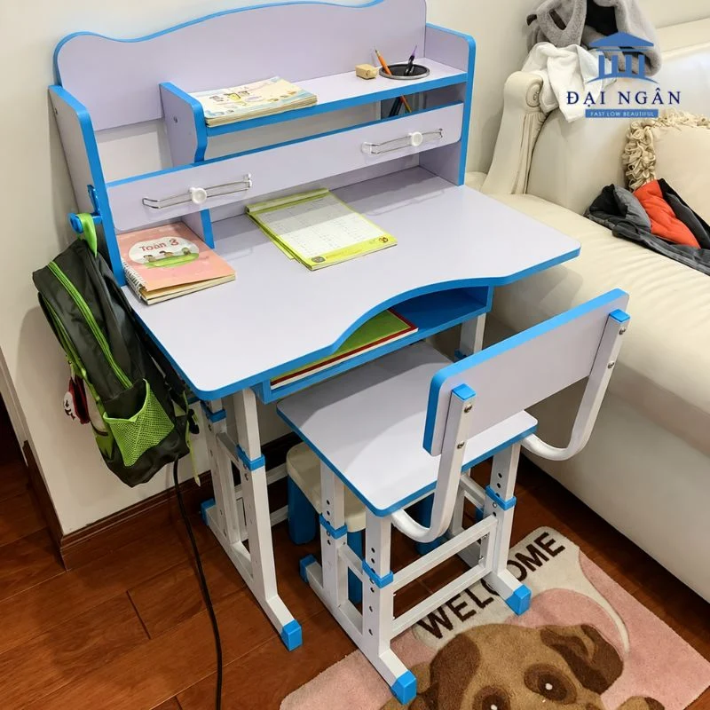 bàn học sinh lớp 2