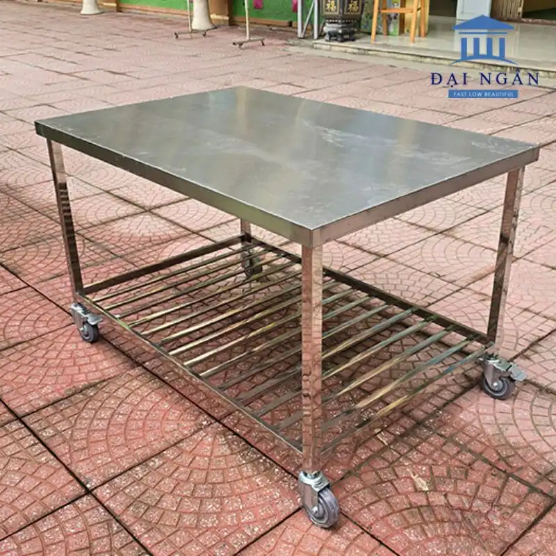 Ưu điểm vượt trội của bàn inox có bánh xe