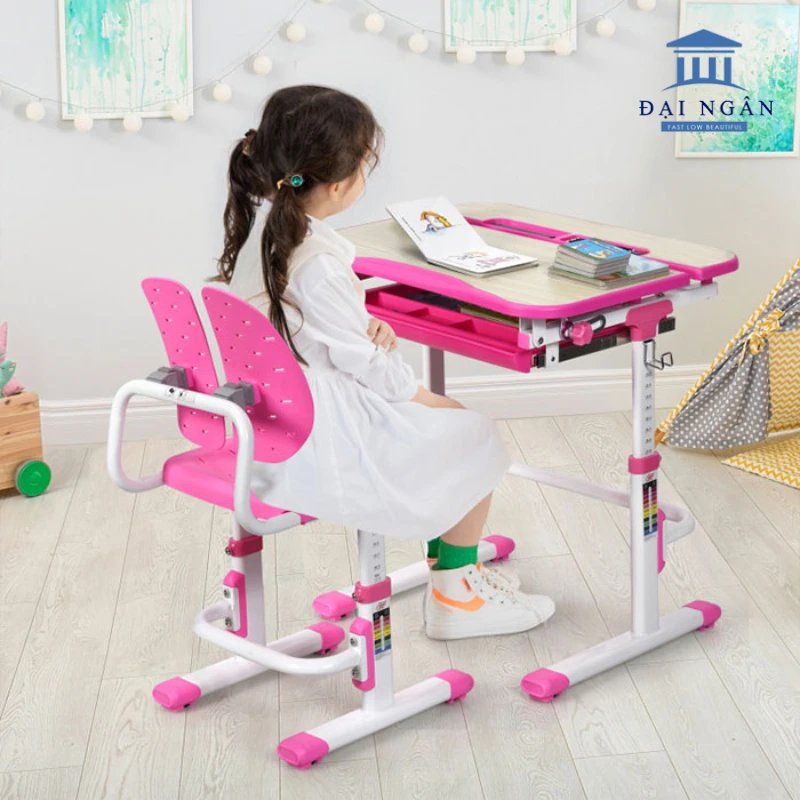 bàn học cho bé 5 tuổi