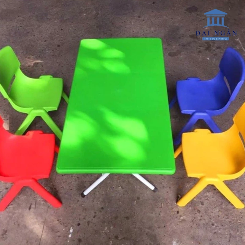 Tại sao nên lựa chọn bàn mầm non mặt nhựa chân gấp của Nội thất Đại Ngân?