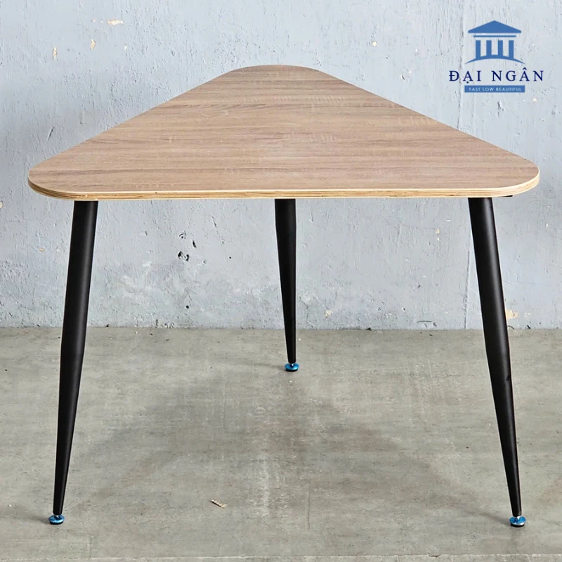  bàn tam giác mầm non