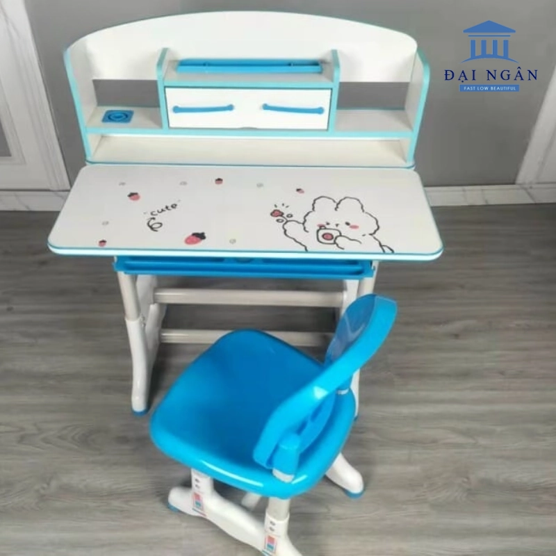 bàn học cho bé trai 5 tuổi