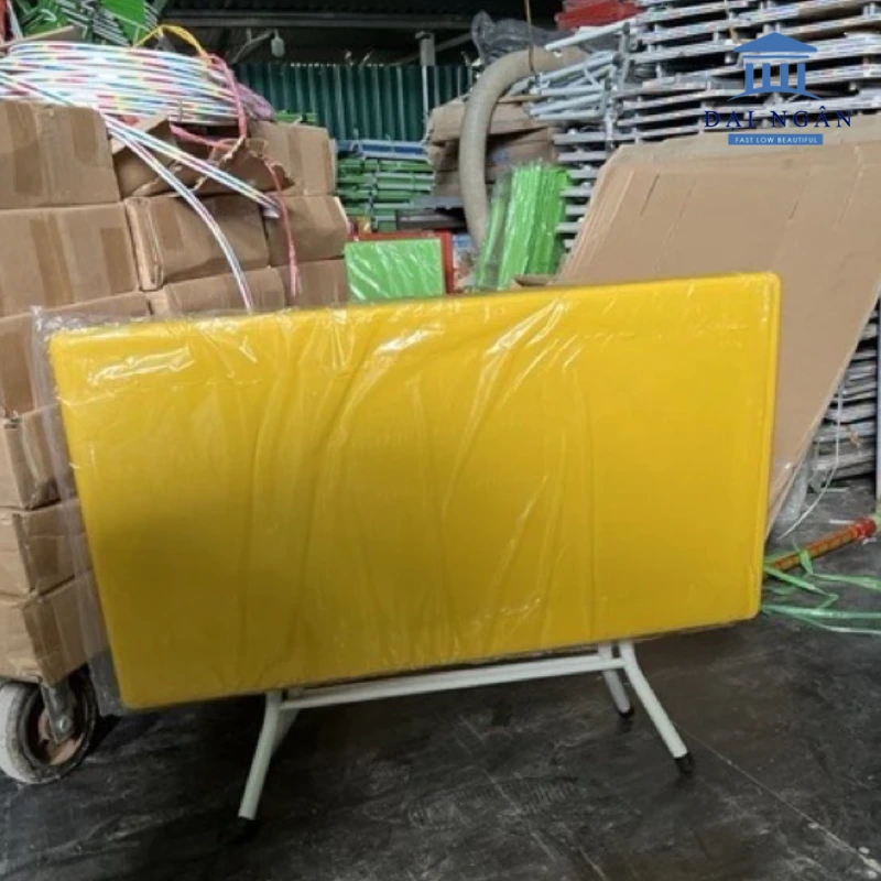 bàn mầm non mặt nhựa chân gấp