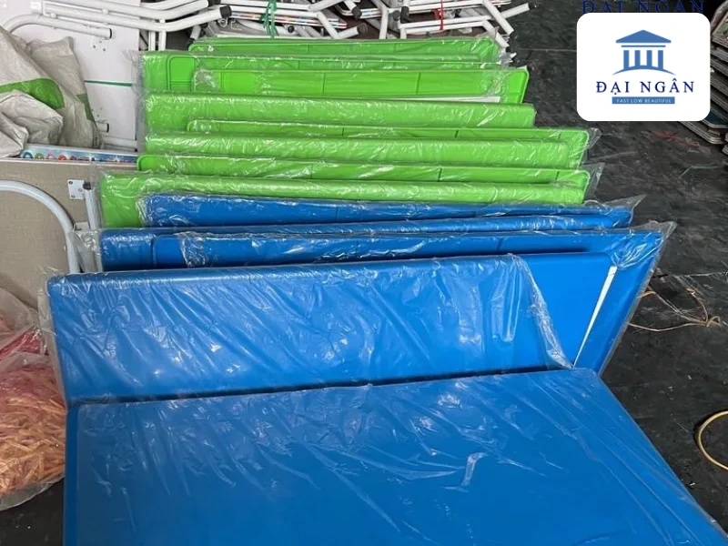 bàn gỗ học sinh mầm non