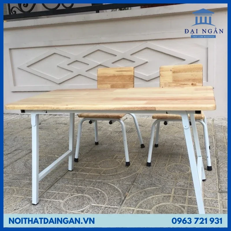 bàn ghế gỗ mầm non