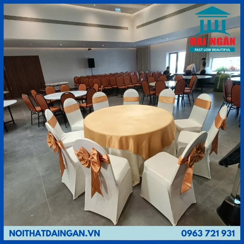 bàn ghế nhà hàng chân sắt
