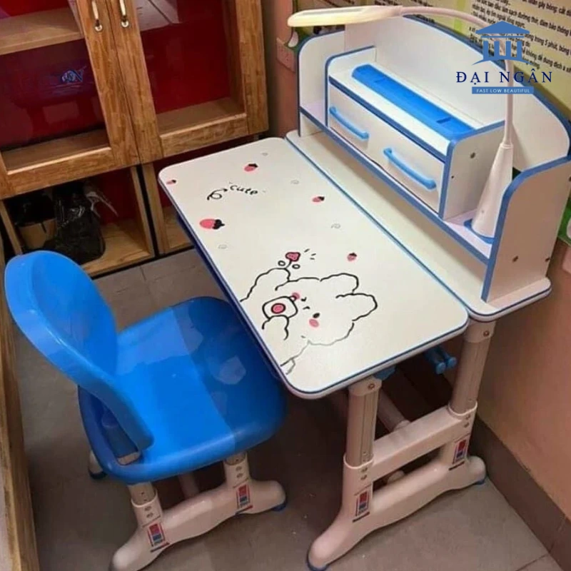 bàn ghế học sinh tại nhà