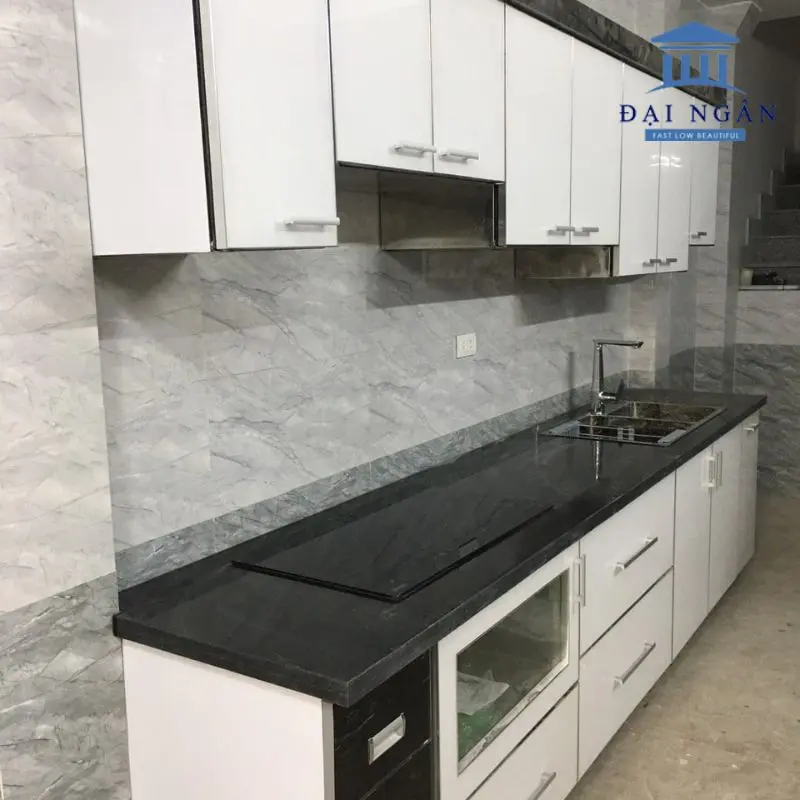 bàn bếp khung inox mặt đá