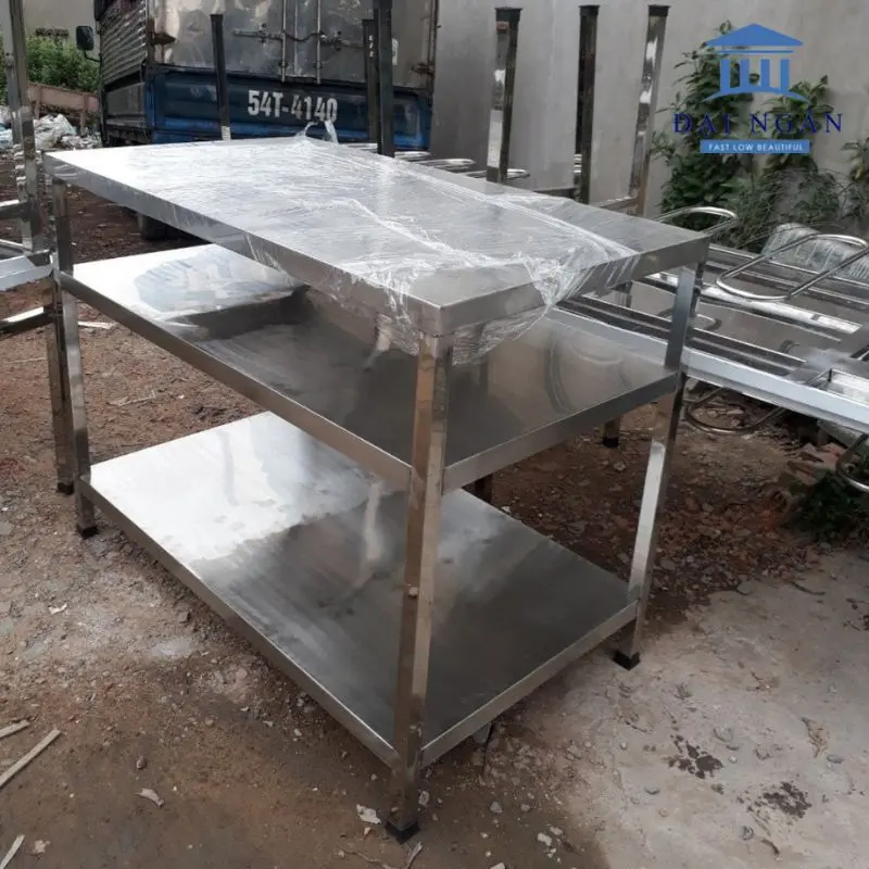 Bàn inox 3 tầng phẳng kín 1m4