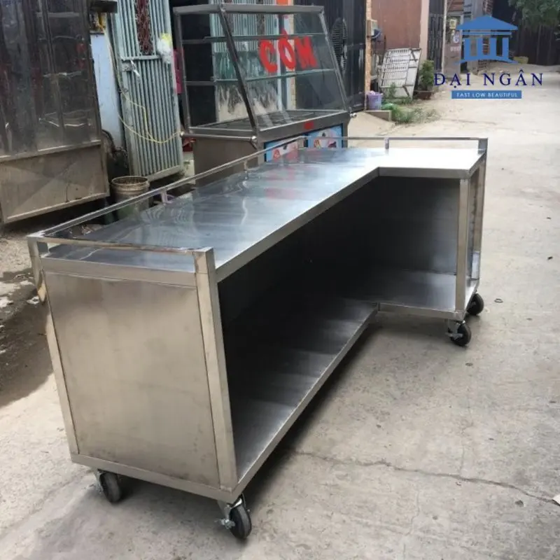bàn inox chế biến thức ăn