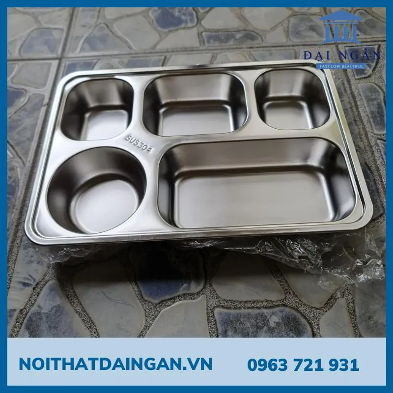Khay đựng thức ăn công nghiệp có 5 ô sâu 4.2cm