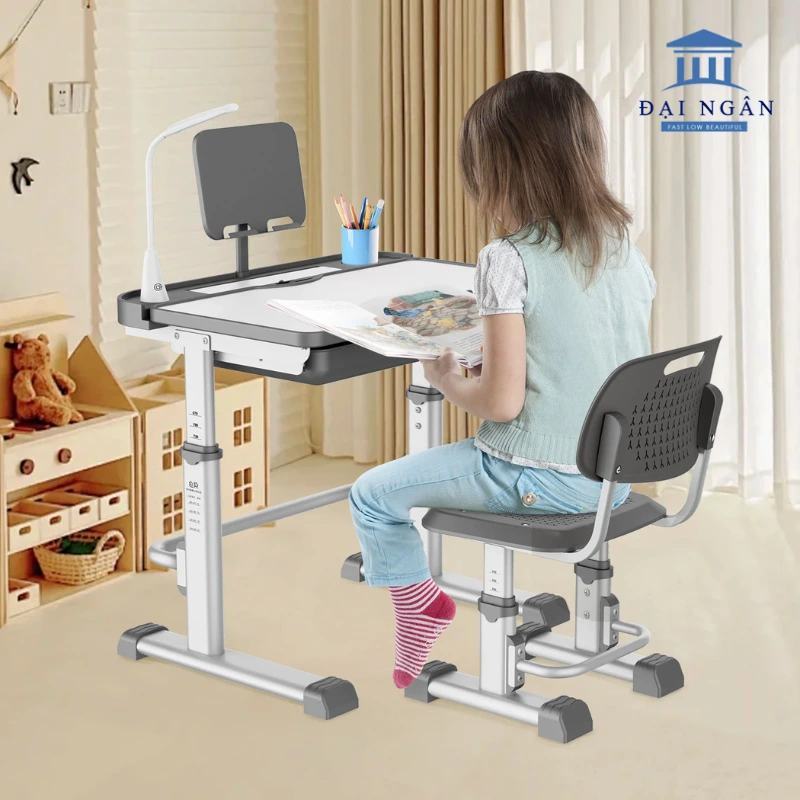 cách chọn bàn học cho bé lớp 1