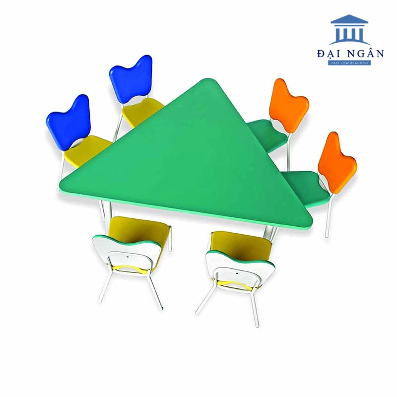 bàn tam giác cho trẻ mầm non
