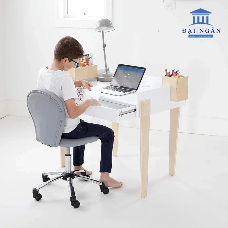 cách chọn bàn học cho bé