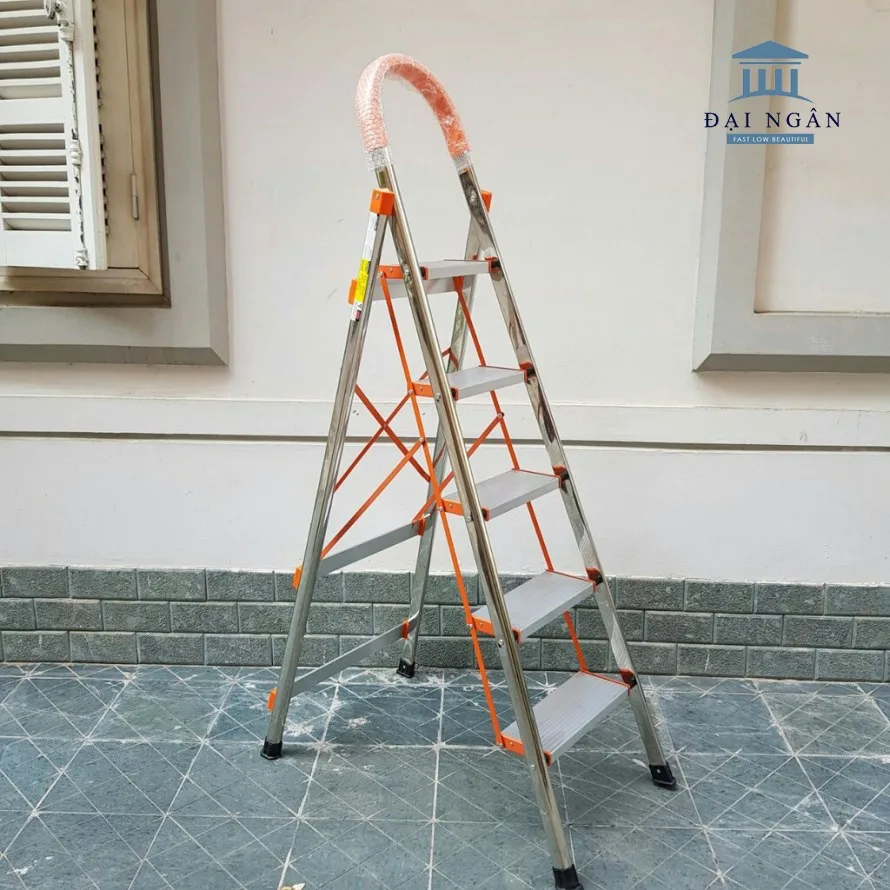 ghế bậc thang inox