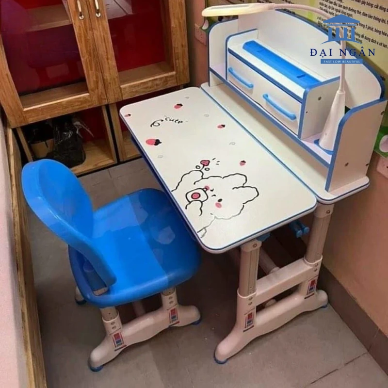 bàn học sinh tiểu học ở nhà 