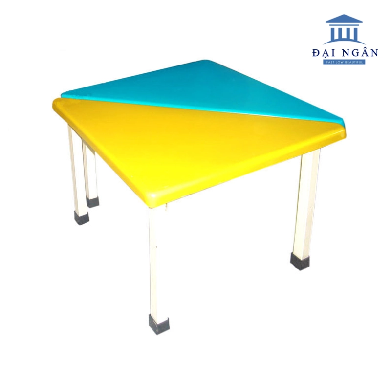  bàn tam giác mầm non