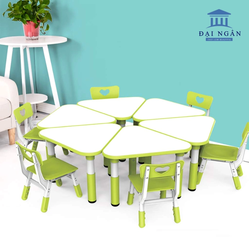 bàn tam giác cho trẻ mầm non