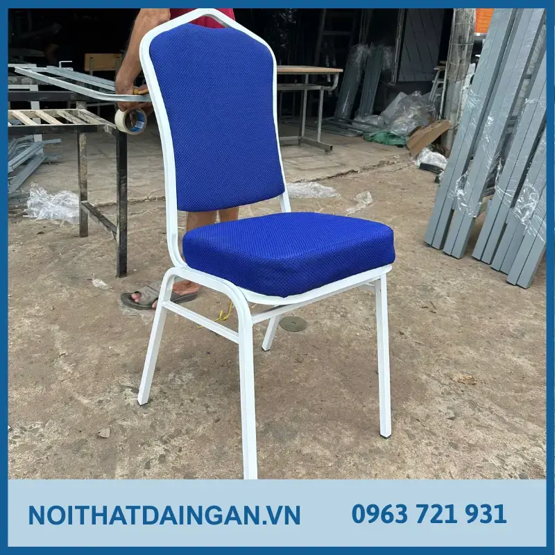 Ghế nhà hàng tiệc cưới chân sắt bọc nệm