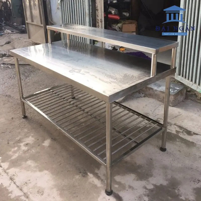 Bàn sơ chế thực phẩm có kệ