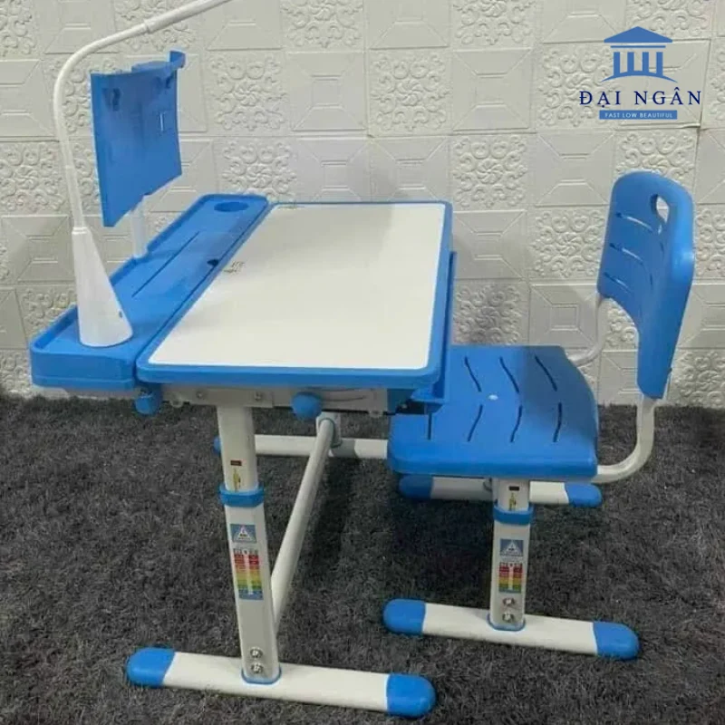 bàn ghế học sinh ở nhà