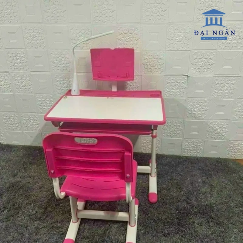bàn học cho bé 4 tuổi