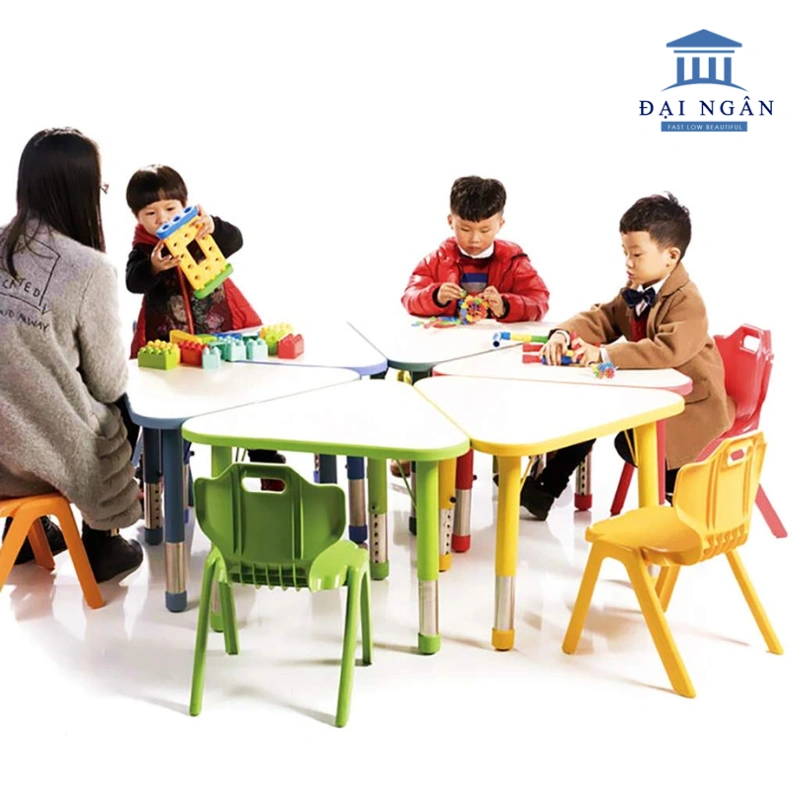  bàn tam giác mầm non