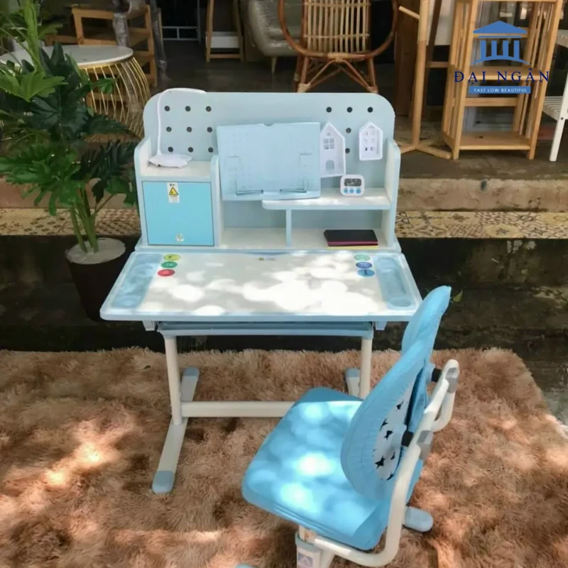 mua bàn học cho bé 5 tuổi