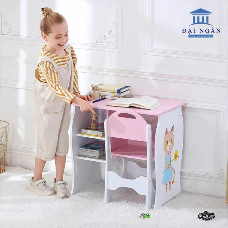 bàn học cho bé gái 5 tuổi 