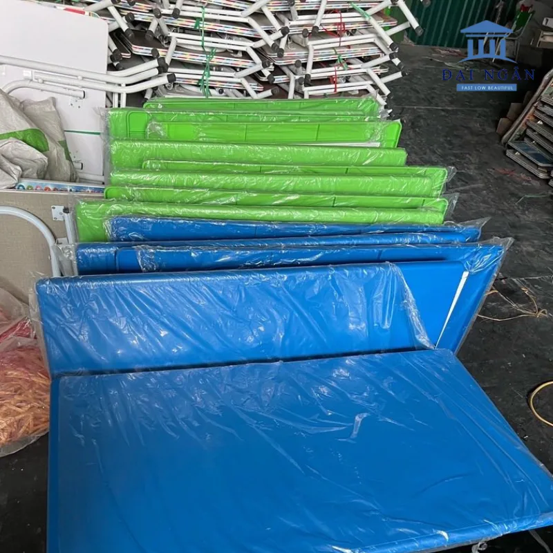 bàn mầm non mặt nhựa chân gấp