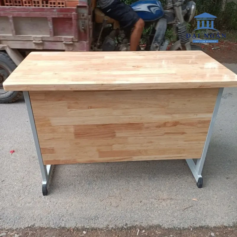 bàn giáo viên chân sắt