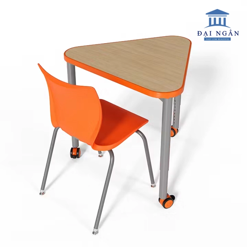  bàn tam giác mầm non