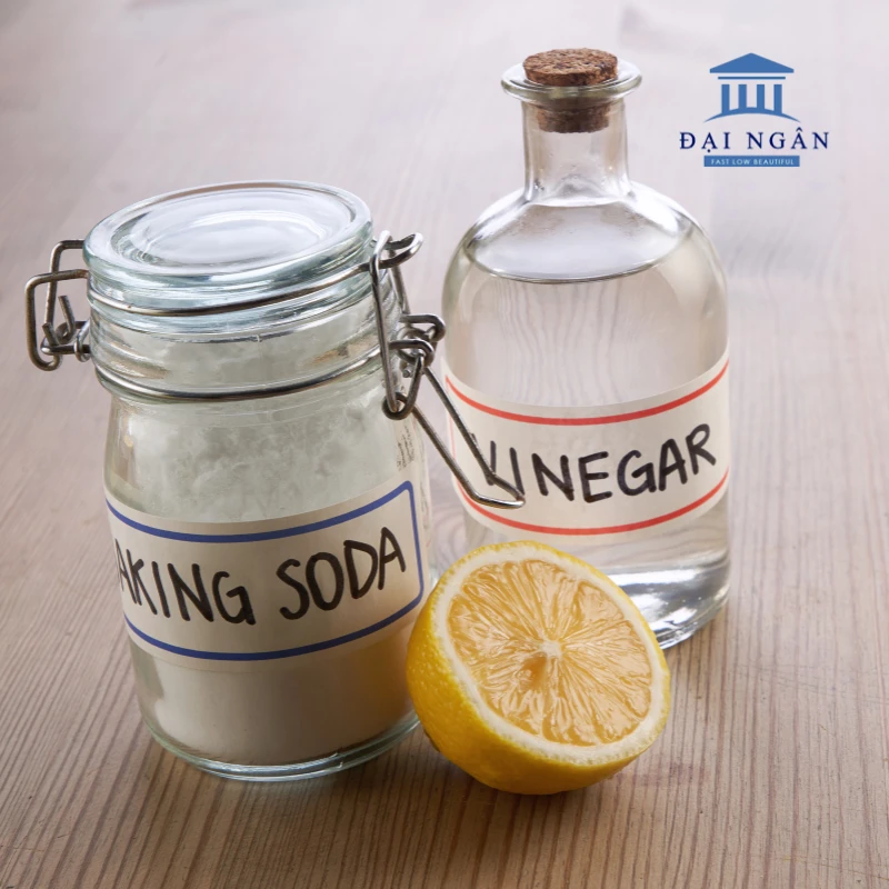 Lau bàn inox bằng nước soda kết hợp giấm