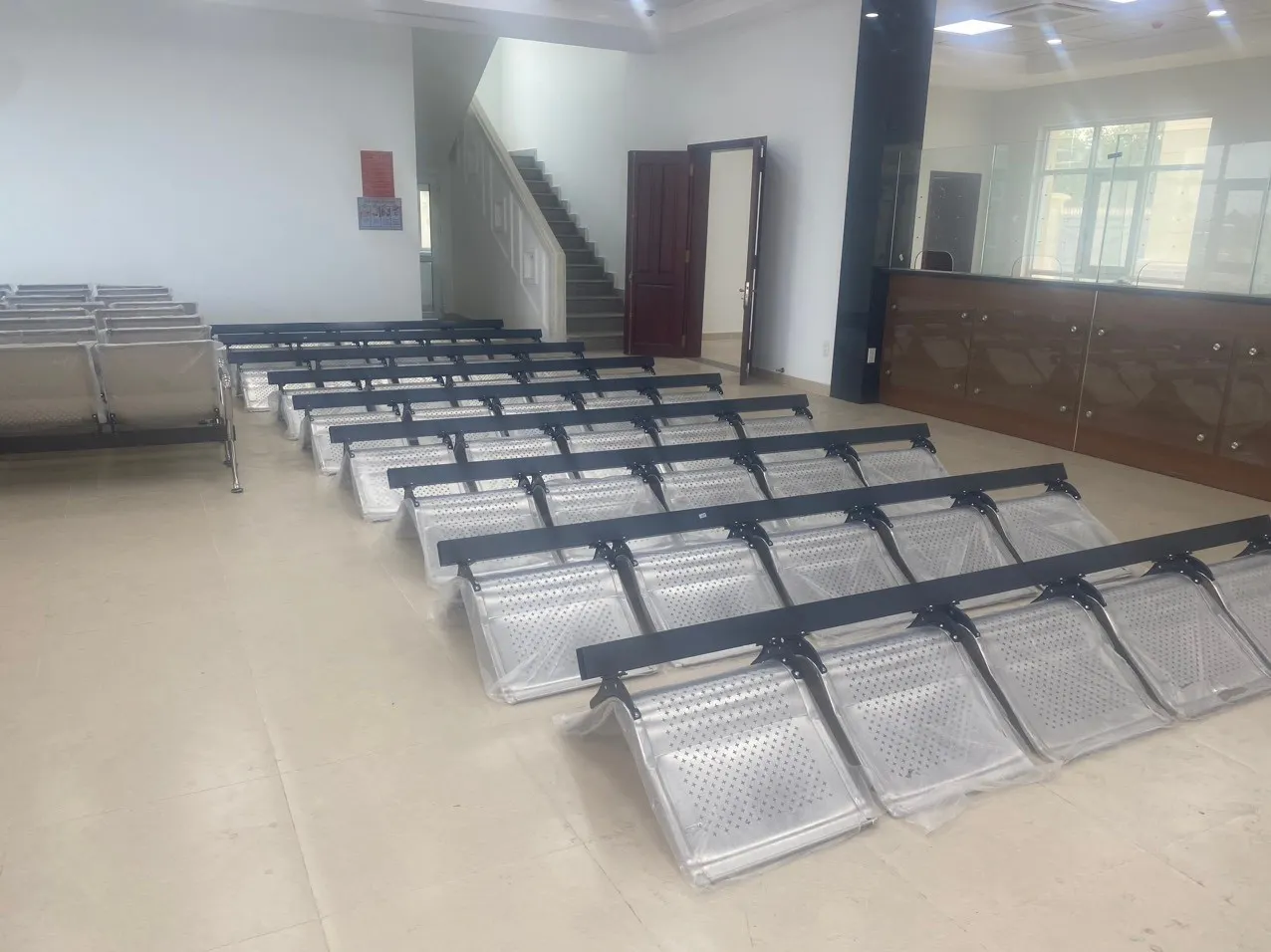 hình ảnh thực tế ghế băng chờ inox