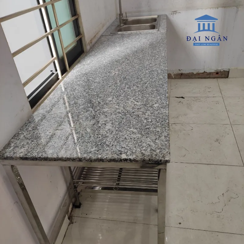 bàn bếp khung inox mặt đá