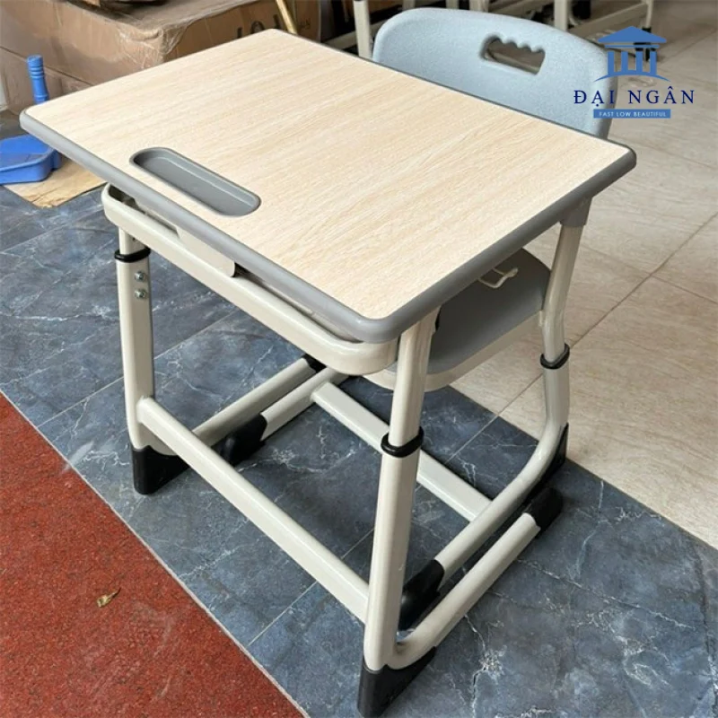 bàn ghế học sinh ở nhà