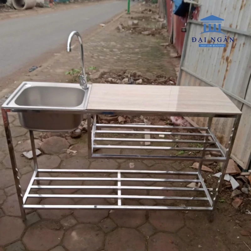 Bàn bếp khung inox mặt đá có tích hợp chậu rửa