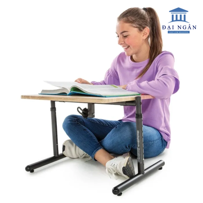bàn học sinh ngồi bệt