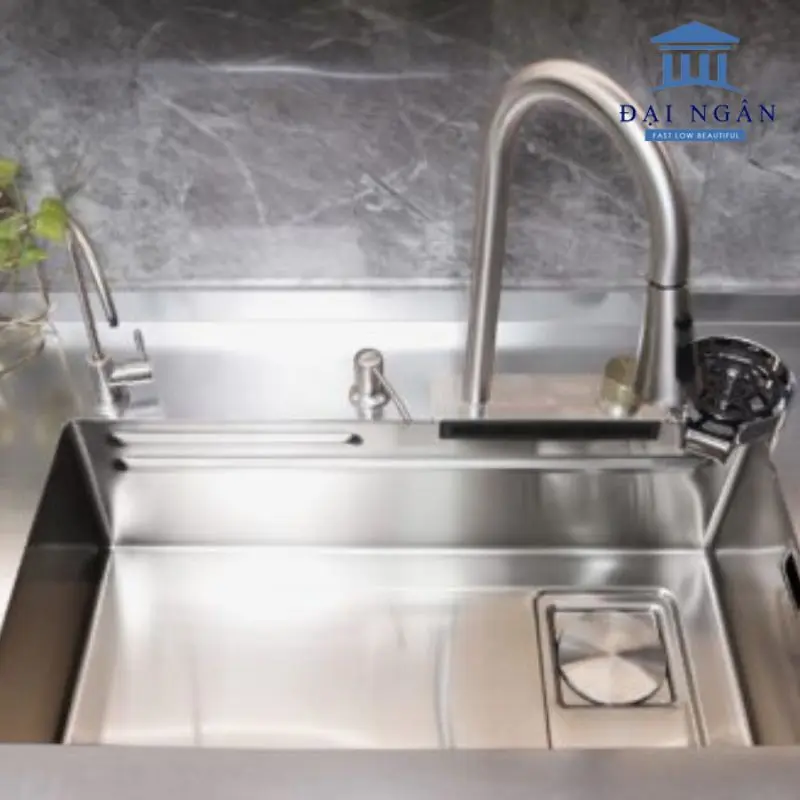 Mặt bàn inox liền khối có chậu rửa