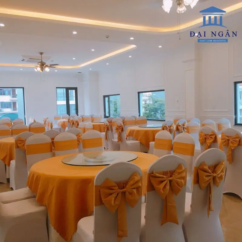 bàn ghế nhà hàng chân sắt