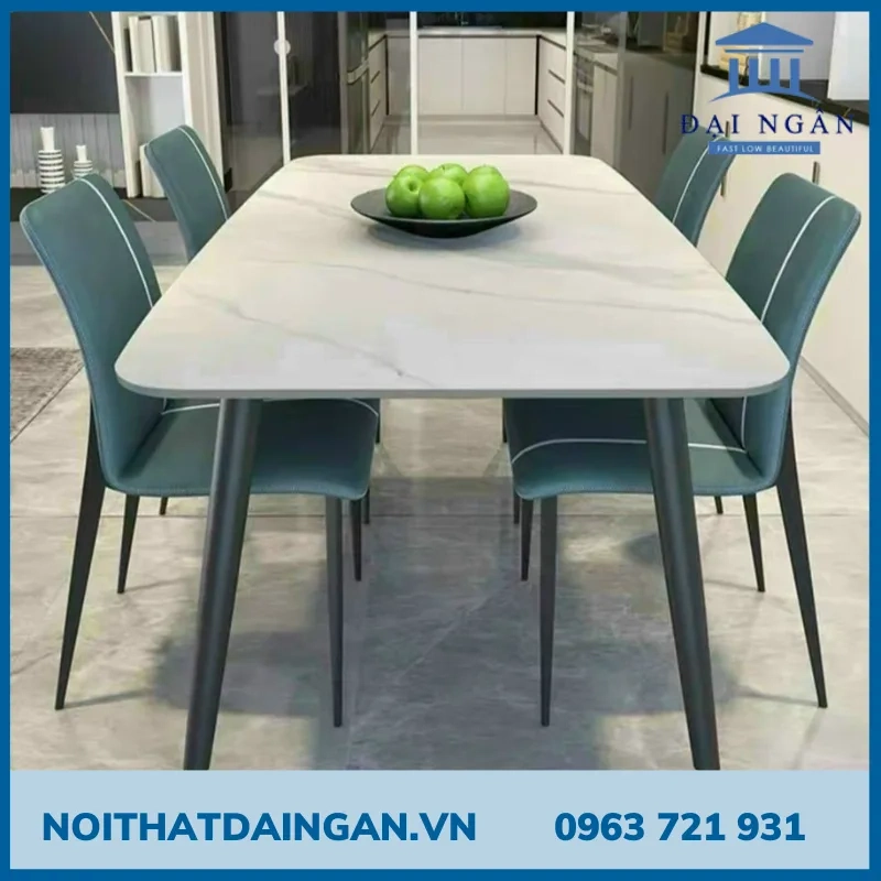Những mẫu bàn ăn hiện đại thường được làm từ đá hoặc kính
