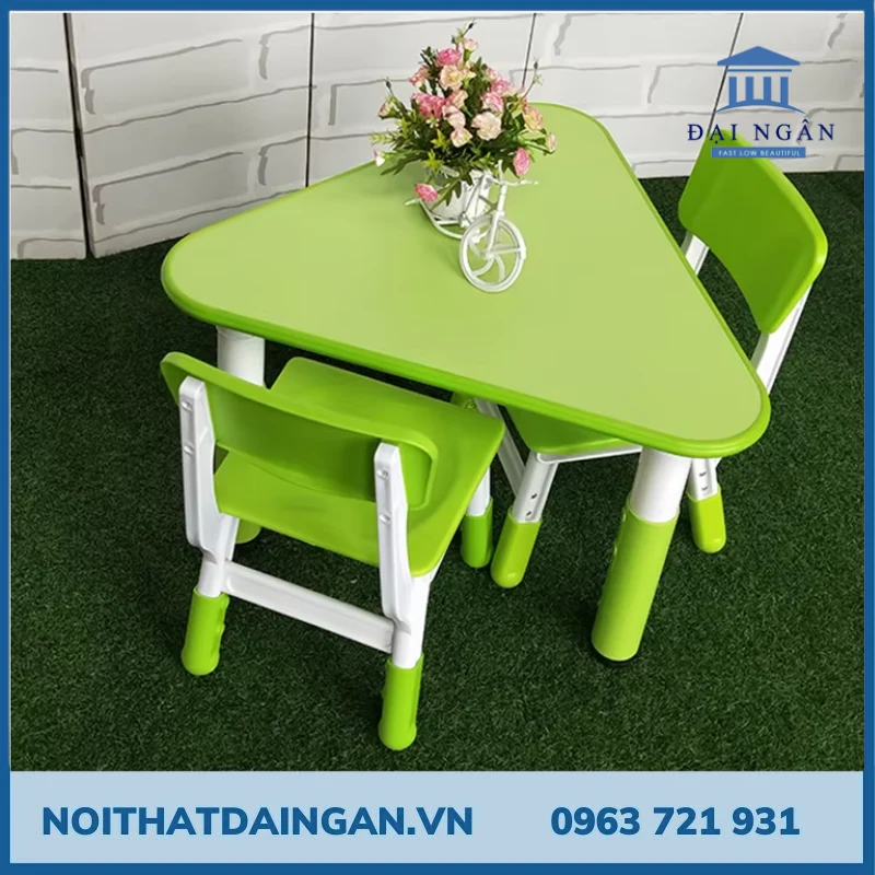 Top 10 Bàn tam giác mầm non chất liệu an toàn cho trẻ mầm non