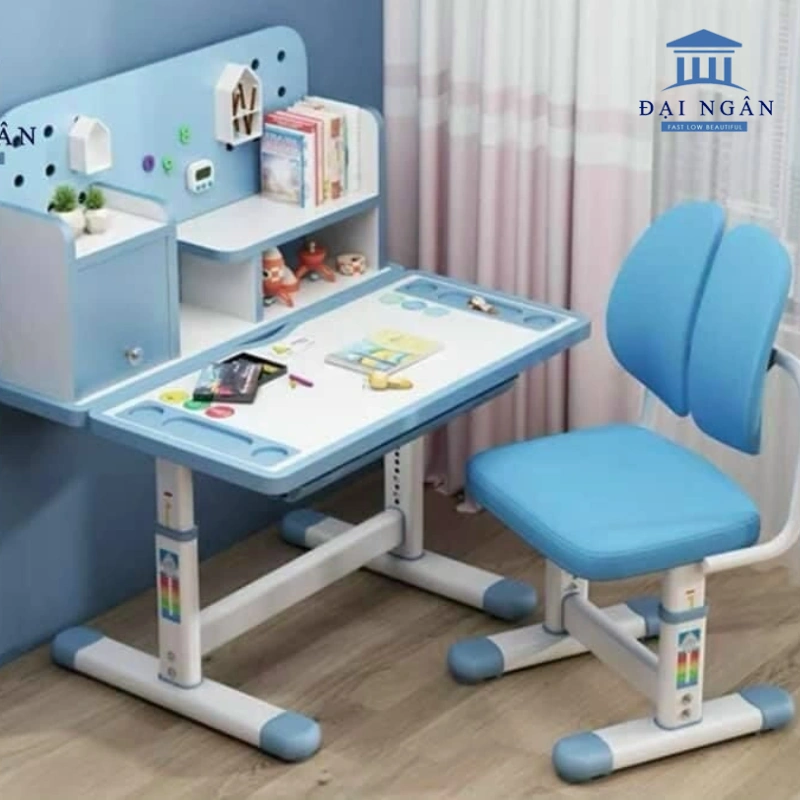 bàn học cho bé 4 tuổi