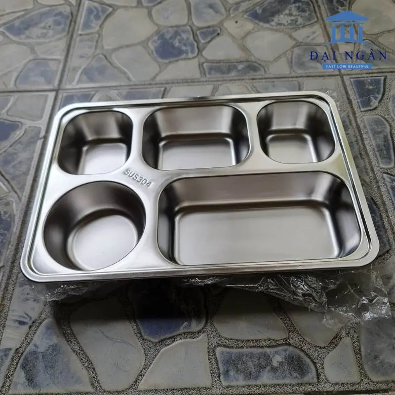khay đựng suất ăn công nghiệp