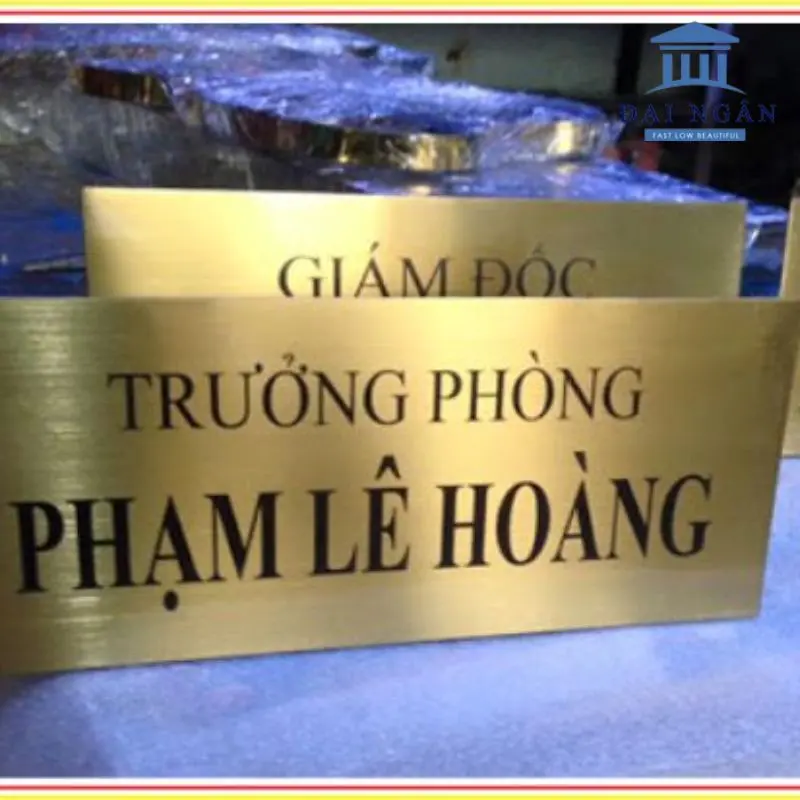 Bảng chức danh để bàn inox chữ L