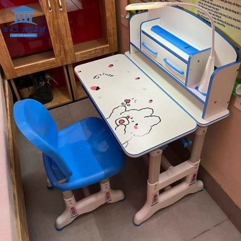 mẫu bàn học sinh có giá sách bằng nhựa