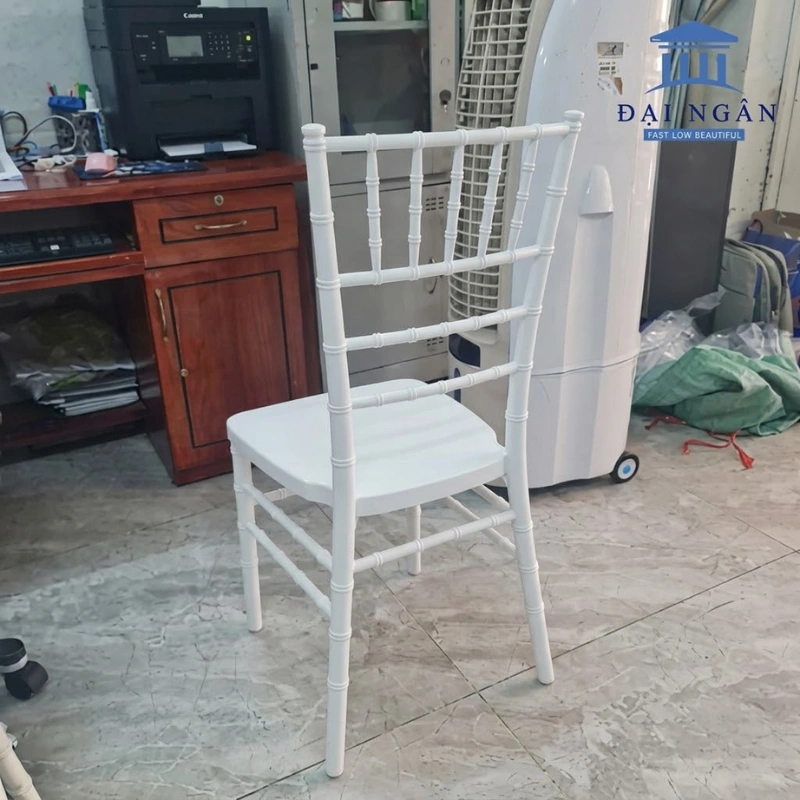 ghế chiavari nhựa